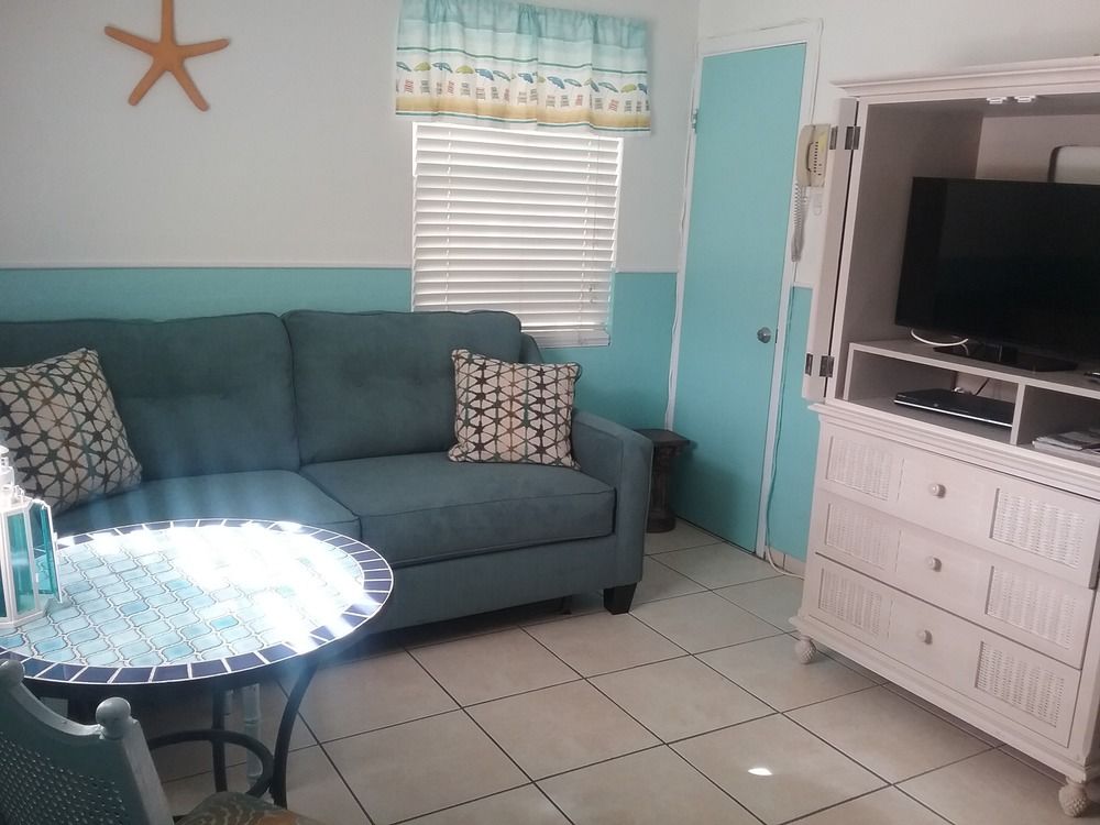 Tropical Bay Inn Motel - photo 11