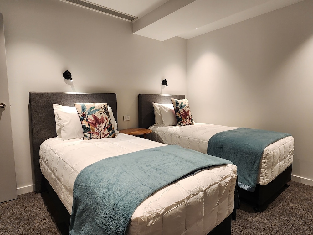 U Suites on Oriental Parade — 4-Star Luxury Hotel in Wellington, New Zealand