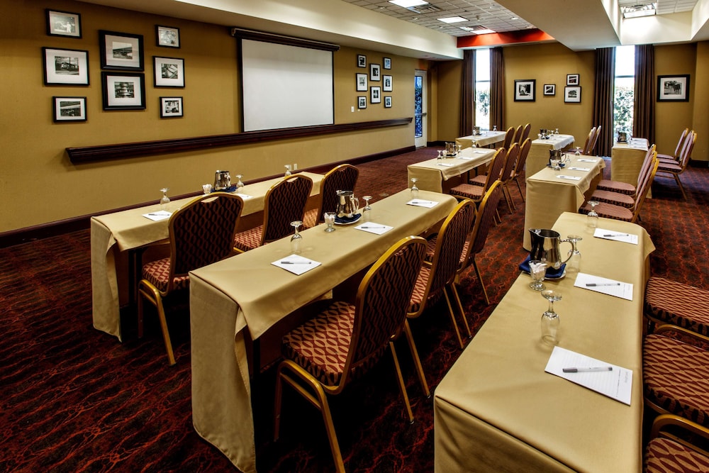 Hampton Inn & Suites Staten Island - photo 42
