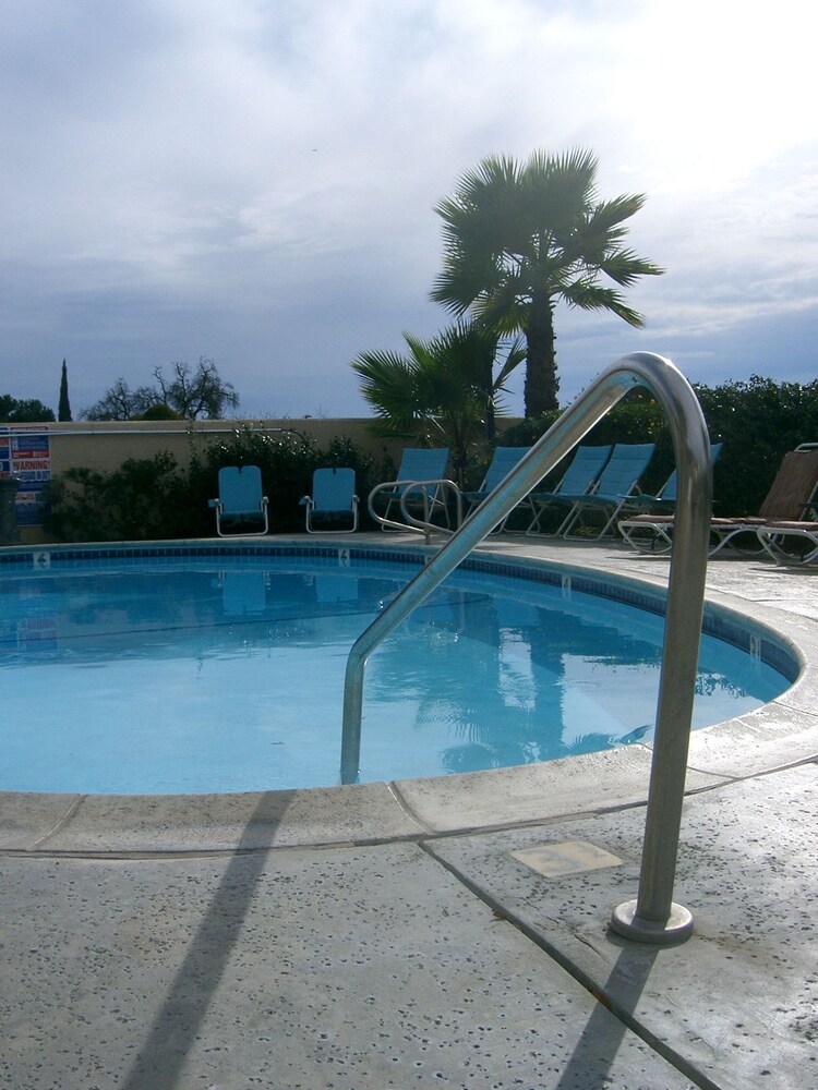 SureStay by Best Western Morgan Hill - photo 10