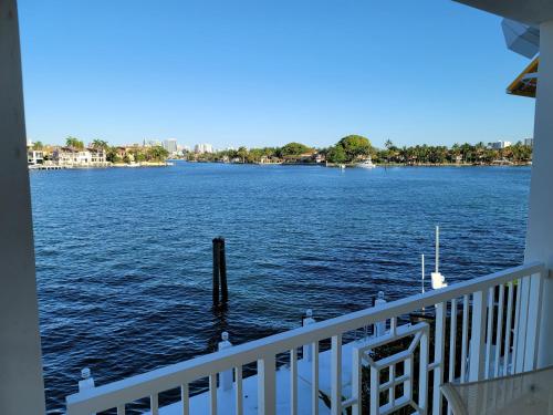 Waterfront Studio Pool Beach Intercostal 5 - photo 17