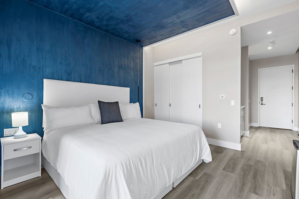 Global Luxury Suites at The Arches - photo 33