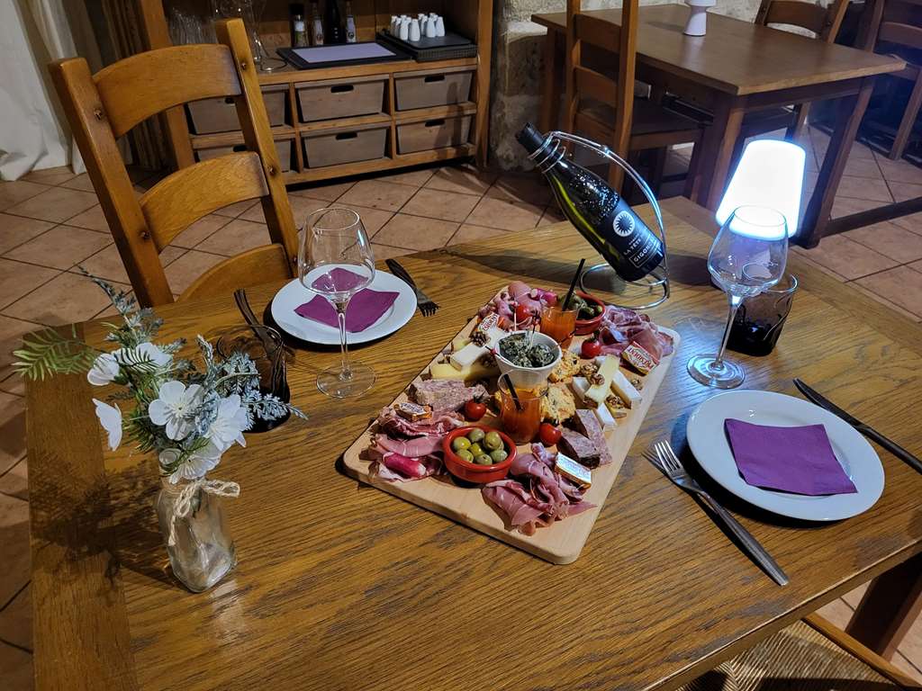 Hotel La Bastide St Bach - carbon neutral hotel in Suze-La-Rousse