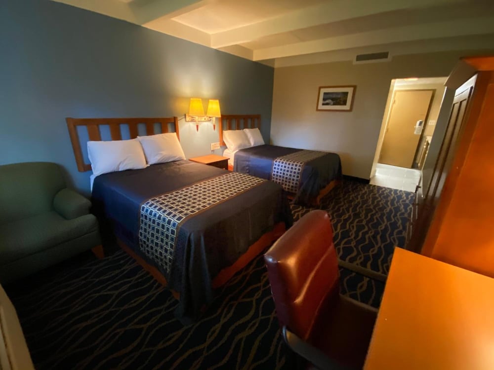 Economy Inn North Randall - photo 21