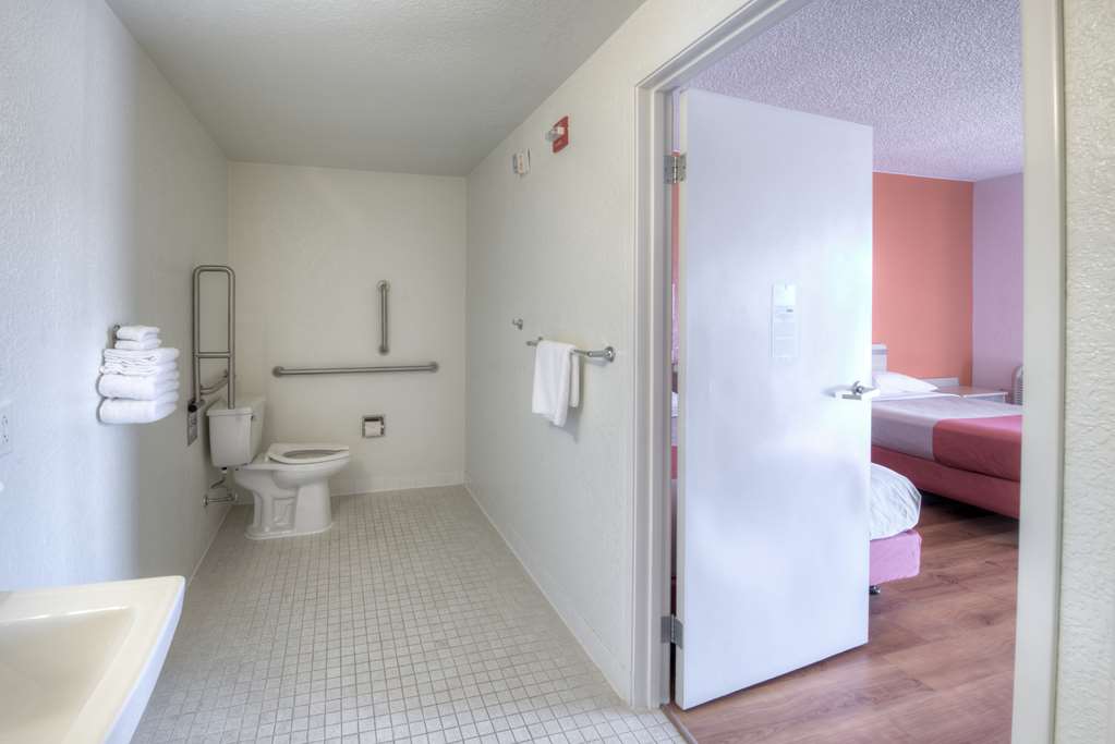Motel 6 Niantic CT New London - photo 26