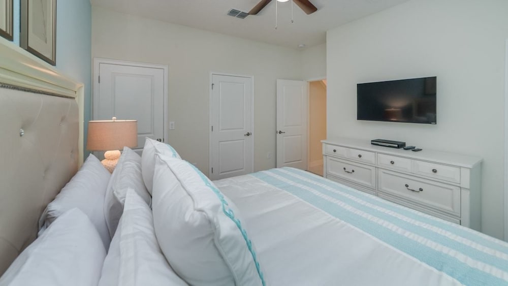 Grhdog9037 Champions Gate Resort 4 Bed 3 Baths Townhouse - photo 11