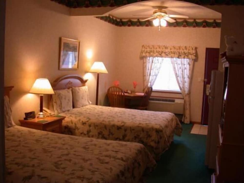 Townhouse Inn & Suites - photo 9