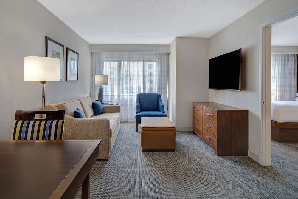 Embassy Suites by Hilton Detroit Metro Airport - photo 18