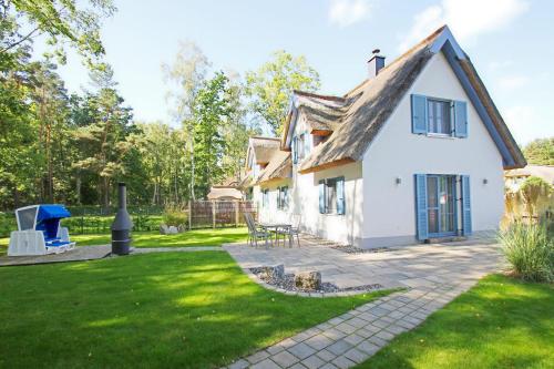 Ferienhaus Stranddistel — 4-Star Luxury Hotel in Glowe, Germany