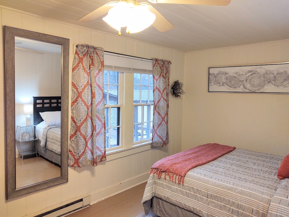 Edgewater Resort Cottage #1 - photo 3