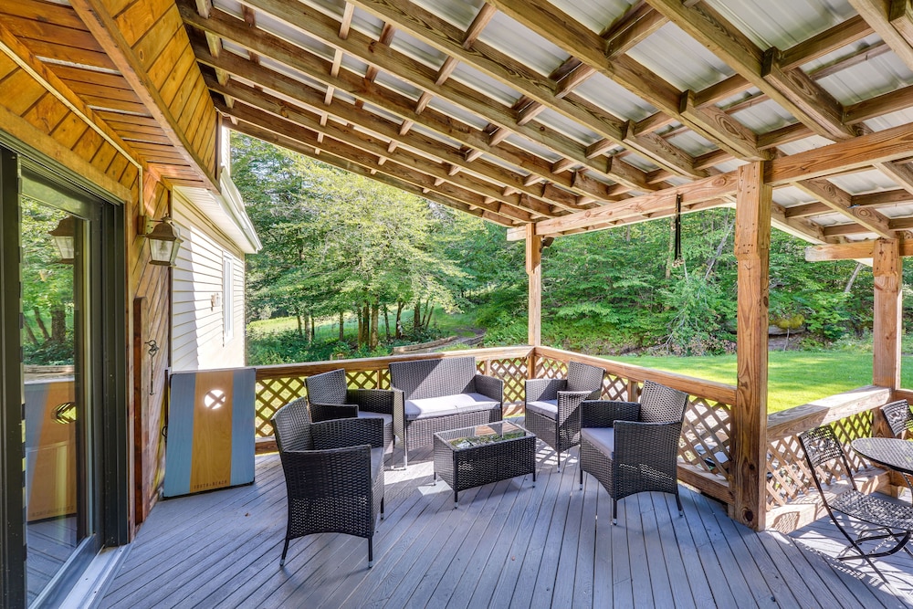 Cozy Livingston Manor Home W Wood Burning Stove 21458117 — Livingston Manor