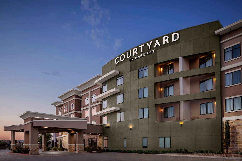 Courtyard San Angelo - photo 48