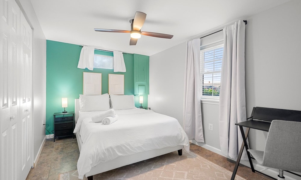 The Emerald Grand Old Town Views in Alexandria, United States