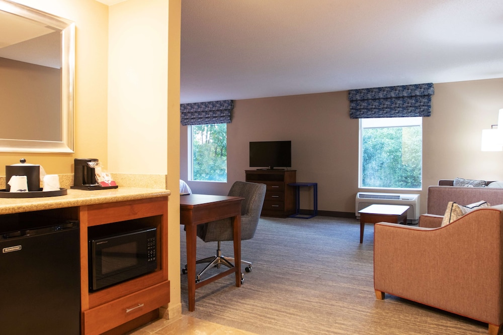 Hampton Inn Gloucester - photo 18