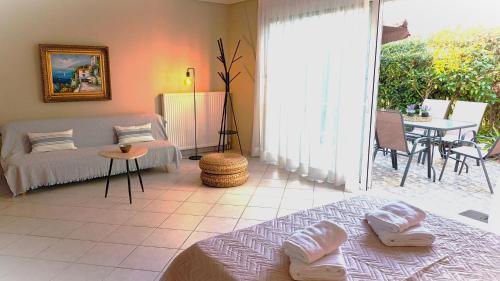 Apartment Mare Calmo By The Sea. — 4-Star Luxury Hotel in Limin Mesoyaias, Greece