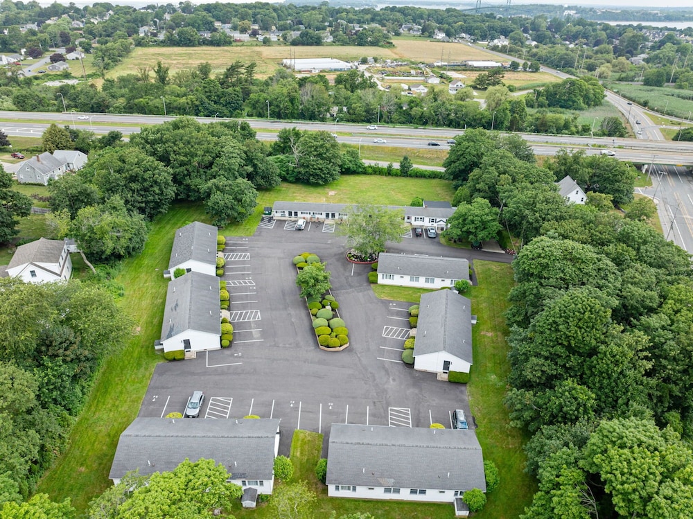 Founder's Brook Motel and Suites - photo 34