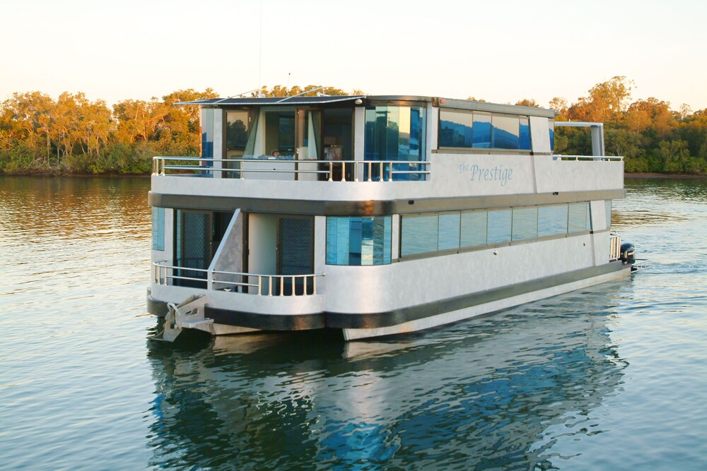 Coomera Houseboats — 4-Star Luxury Hotel in Gold Coast, Australia