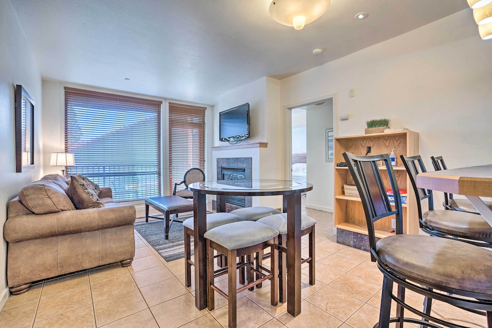 Steps to Lake Chelan Condo with Resort Amenities - photo 5