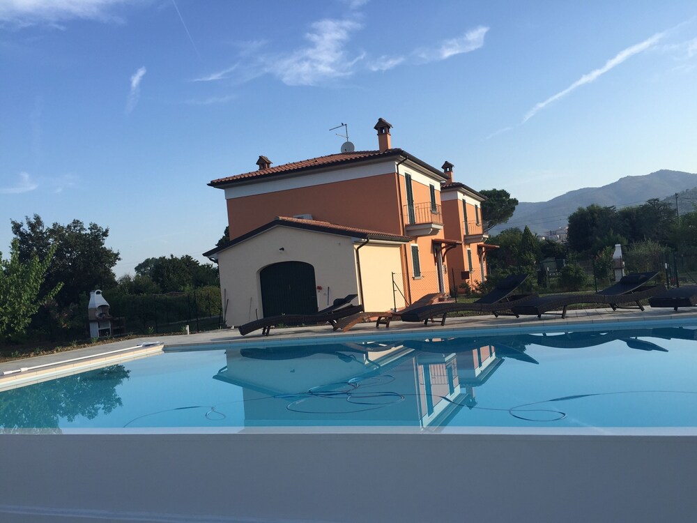 Casa dei Girasoli — 4-Star Luxury Hotel in Castiglion Fiorentino, Italy