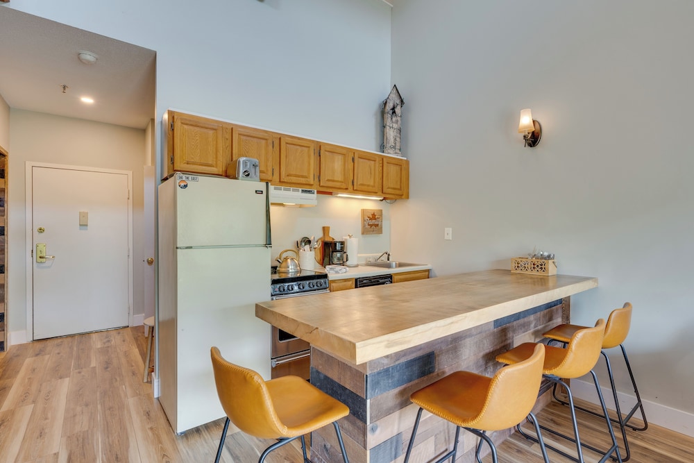 Lincoln Condo with Resort Amenities And Mountain Views - photo 6