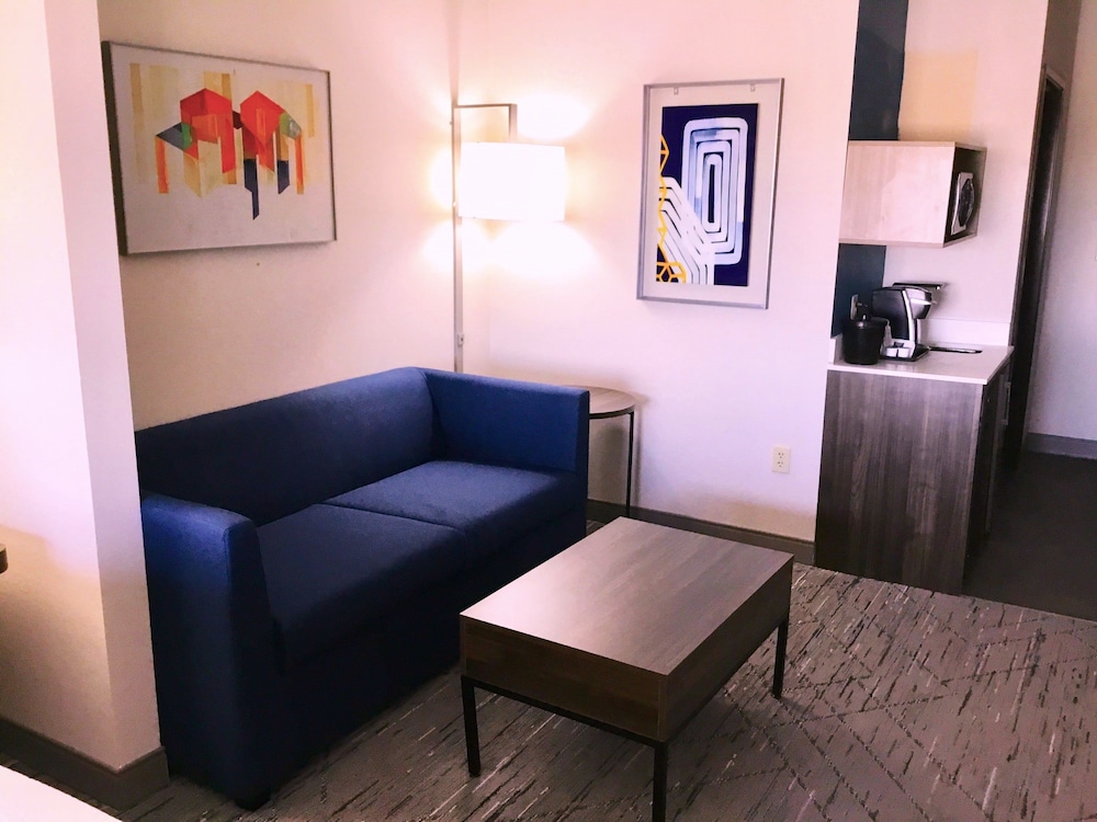 Holiday Inn Express Hotel & Suites Pratt by IHG - photo 11