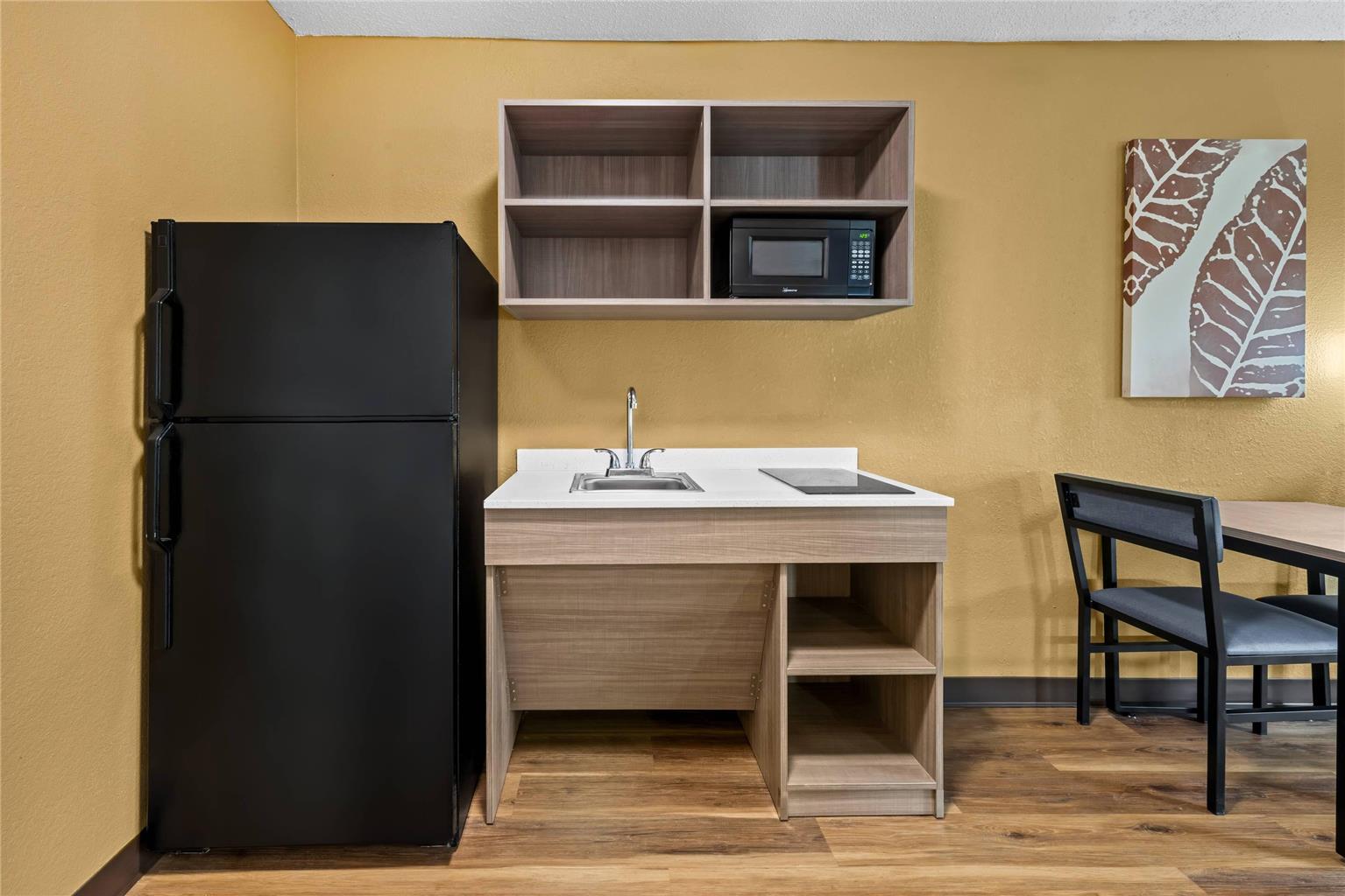 Suburban Studios Charlotte Executive Park - photo 12