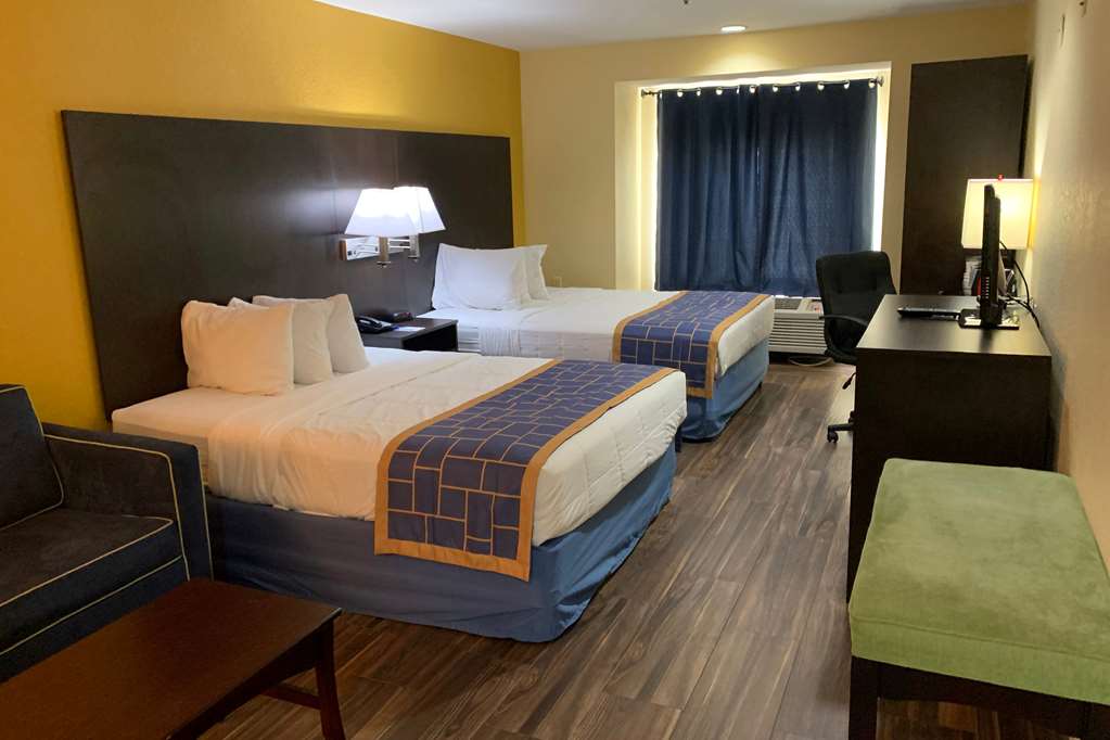 Days Inn & Suites by Wyndham Tampa Raymond James Stadium - photo 33