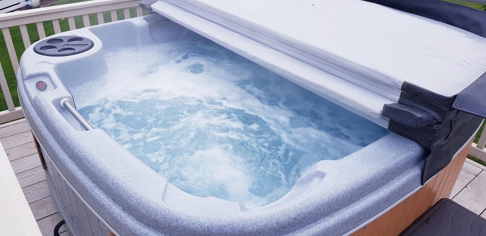 Charming 3 bed Retreat With Hot Tub northumberland in Morpeth, United Kingdom