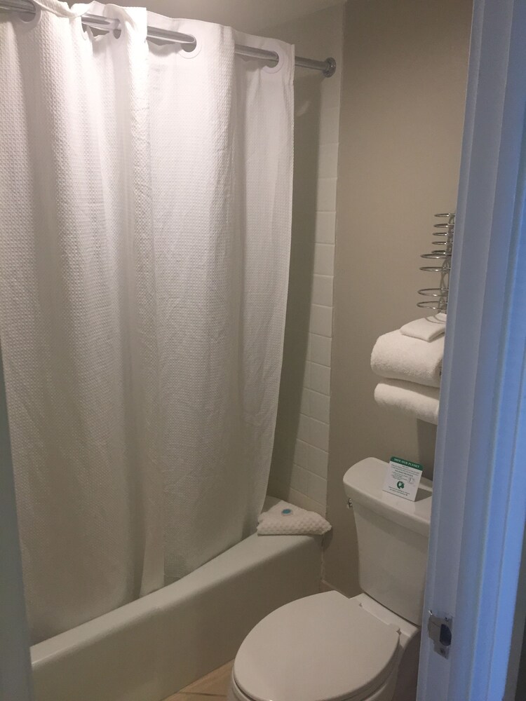 Bradford Inn & Suites - photo 14