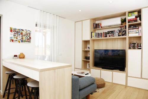 Apartment Zaza Home & Style King Bed Modern Parking — 4-Star Luxury Hotel in Privlaka, Croatia