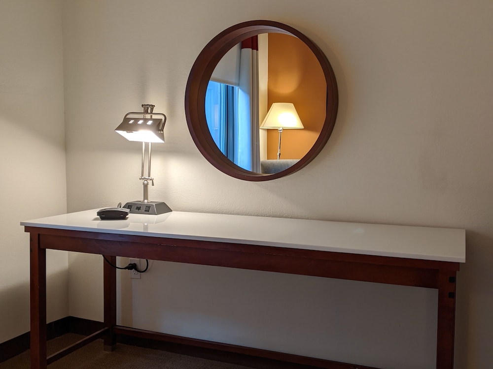 Four Points by Sheraton Boston Logan Airport Revere - photo 10
