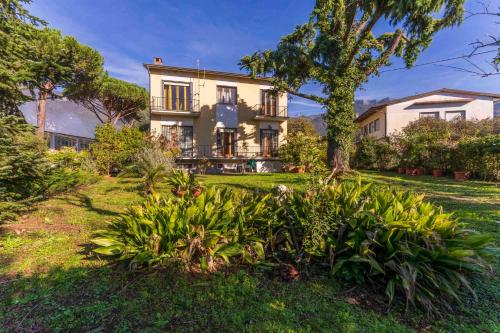 Casa Vacanza Mais — 4-Star Luxury Hotel in Camaiore, Italy