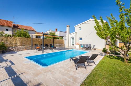 Vila A & E — 4-Star Luxury Hotel in Valbandon, Croatia