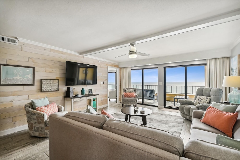 Surf Dweller 610 is a Stunning Gulf Front 2 BR sleep 6 by RedAwning — 4-Star Luxury Hotel in Fort Walton Beach, United States