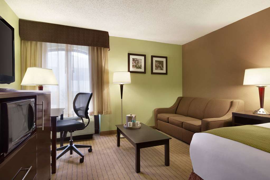 Days Inn by Wyndham Baltimore Inner Harbor - photo 21