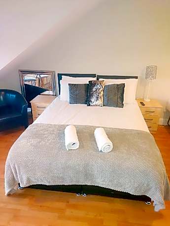 The 87 in Enfield Town, United Kingdom