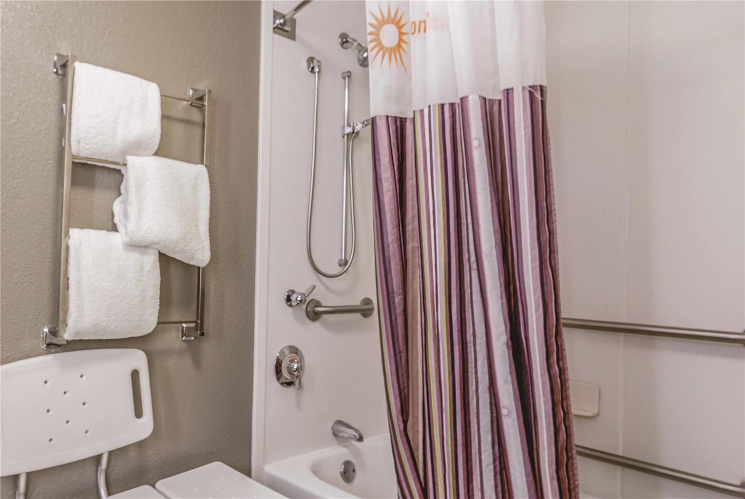 La Quinta Inn & Suites by Wyndham Atlanta Perimeter Medical - photo 29