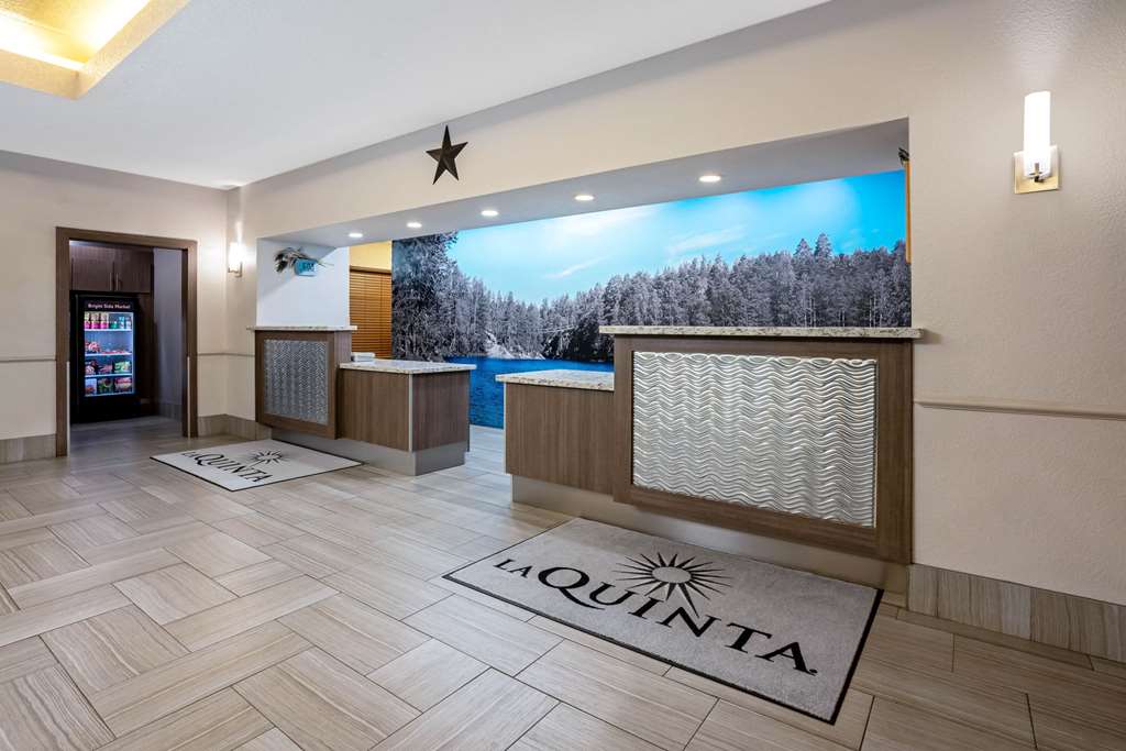 La Quinta Inn & Suites by Wyndham Conroe - photo 5