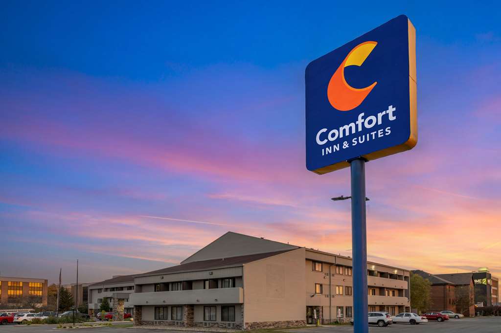 Comfort Inn & Suites North at the Pyramids - photo 4
