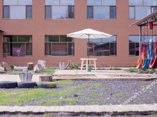 Bashang Prairie Holiday Inn Lijiang in Dage, People's Republic of China