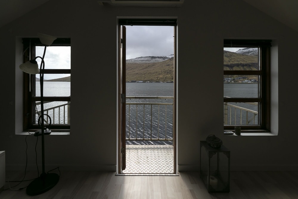 The Boathouse — hotel near Vágar Airport