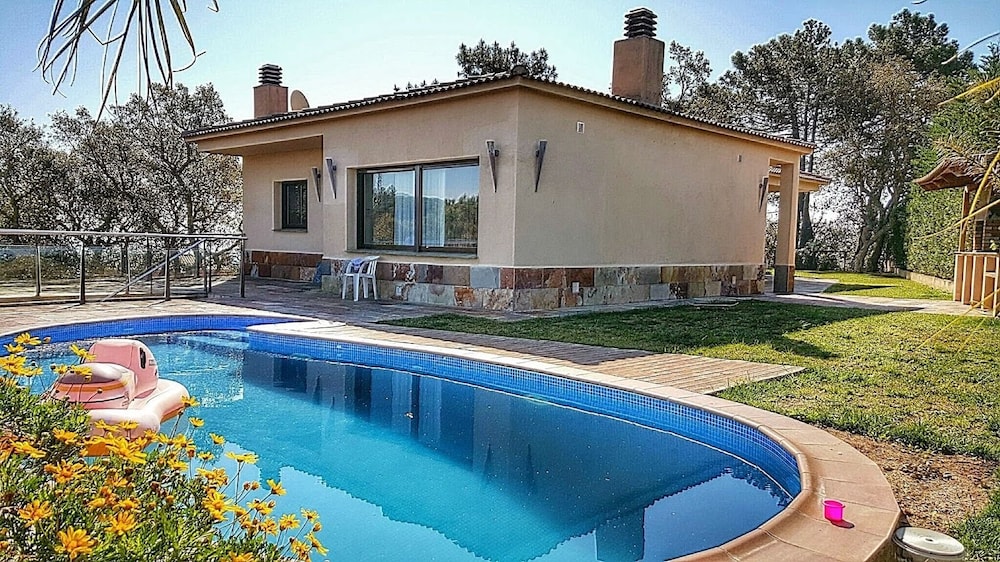 Villa Roselles Lloretholiday — 4-Star Luxury Hotel in Lloret De Mar, Spain