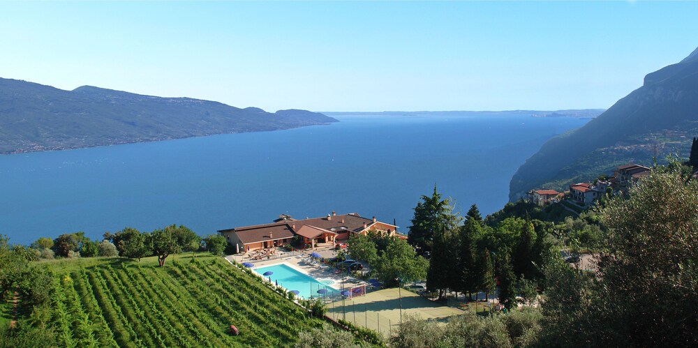 Park Hotel Zanzanù — 4-Star Luxury Hotel in Gardola, Italy