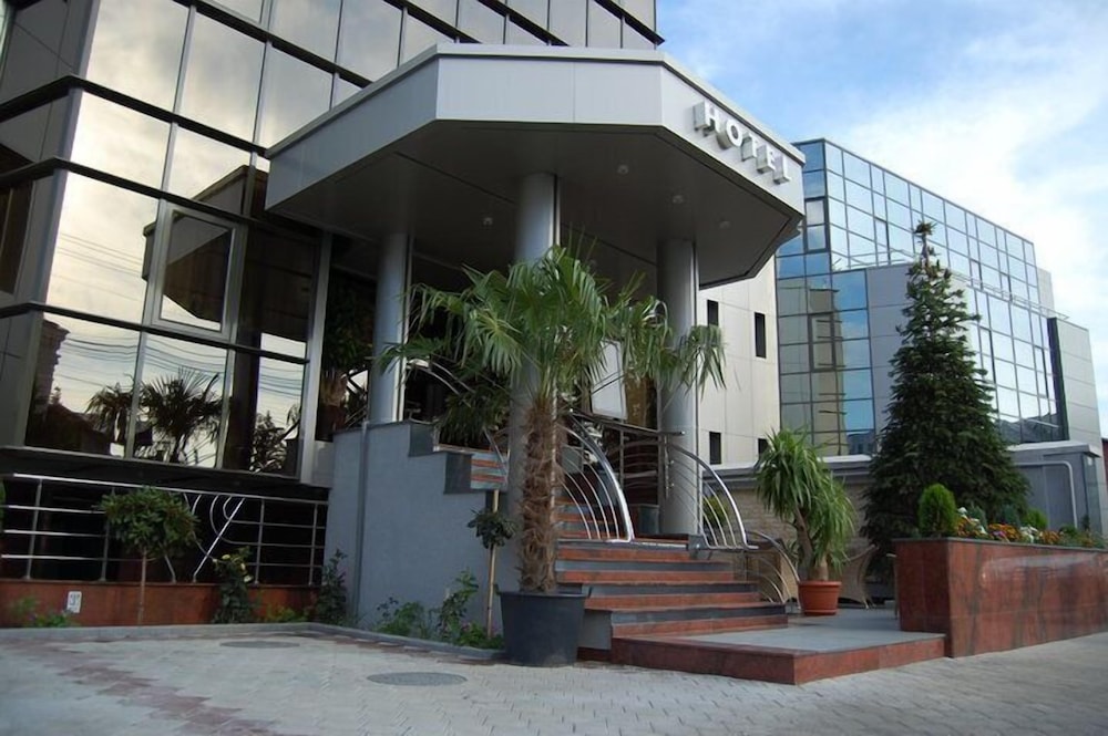 Hotel Acapulco - carbon neutral hotel in Ploiesti