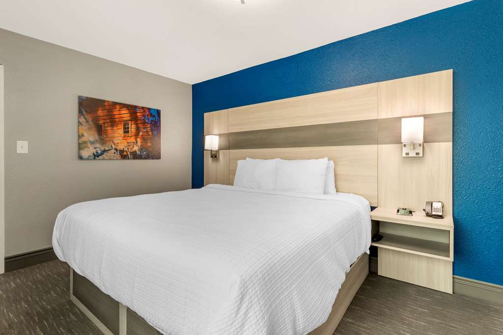 Best Western Plus Magnolia Inn Suites - photo 12