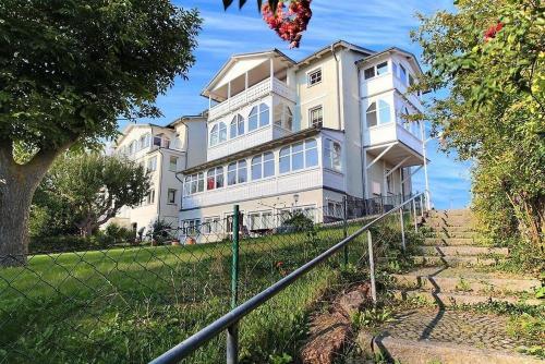 Appartementhaus Villa Katharina Sassnitz — 4-Star Luxury Hotel in Sassnitz, Germany