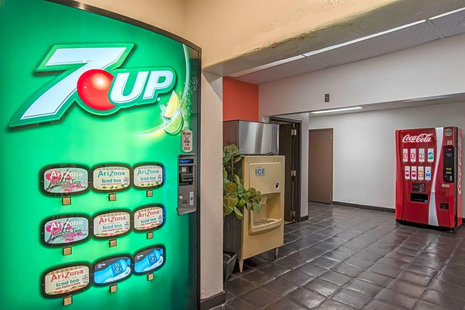 Motel 6 Tucson Airport - photo 21