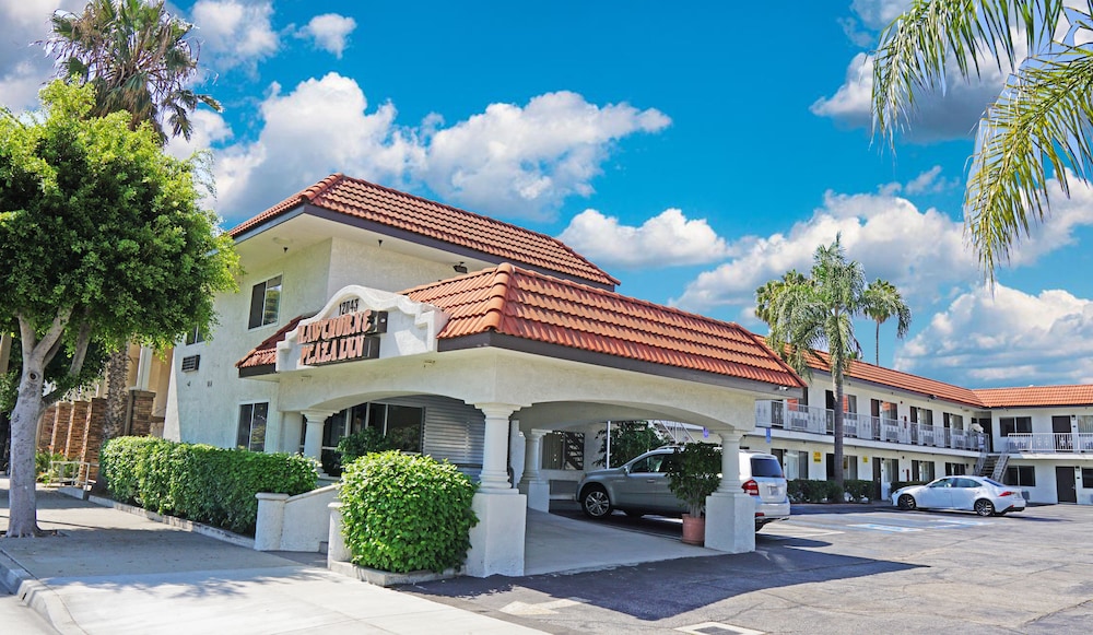 Hawthorne Plaza Inn - photo 25