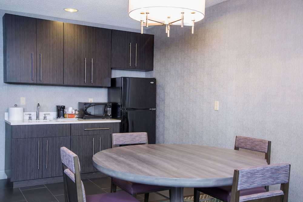 Hampton Inn Midland - photo 18
