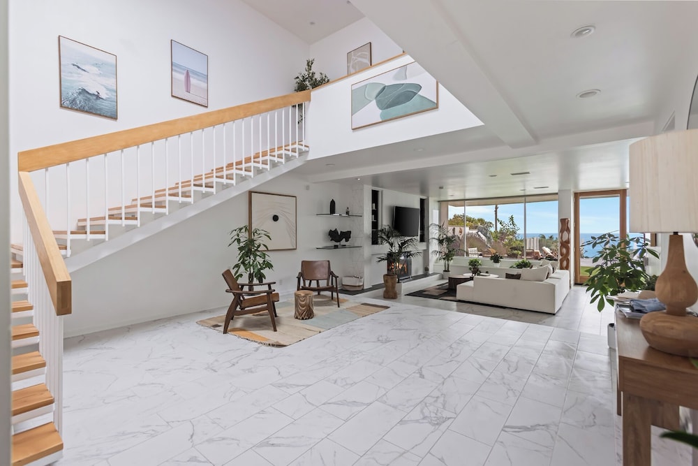 Casa Azul by Oraklus — 4-Star Luxury Hotel in Malibu, United States